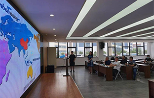 集萃（昆山）工业升级增进中心携电子科技大学专家赴Z6尊龙凯时光电开展产学研对接